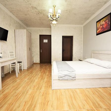Kazbegi Hotel Батуми Екстериор снимка