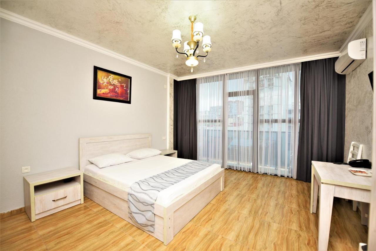 Kazbegi Hotel Батуми Екстериор снимка