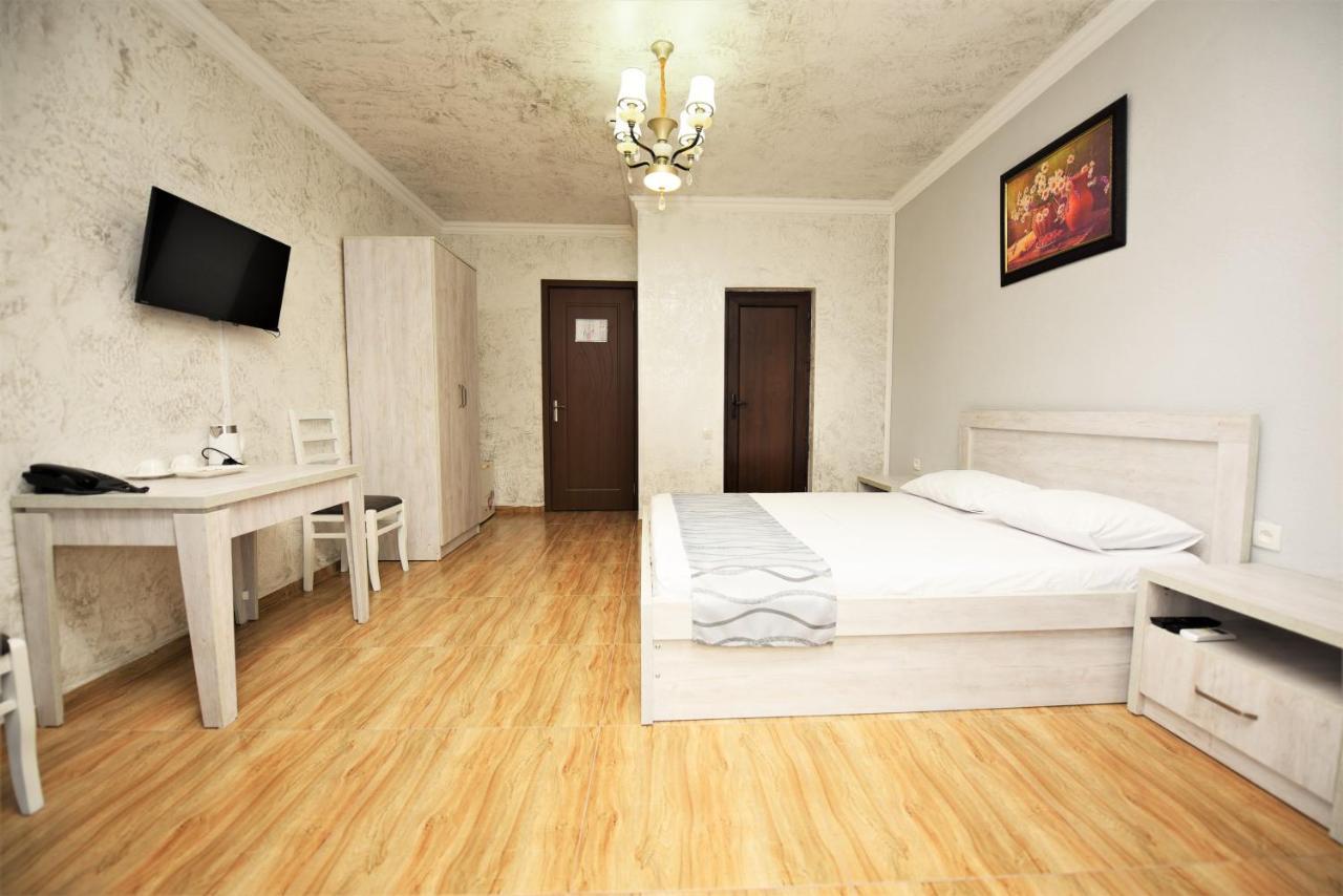 Kazbegi Hotel Батуми Екстериор снимка