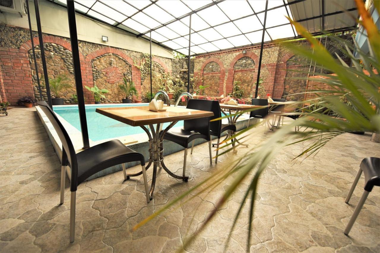 Kazbegi Hotel Батуми Екстериор снимка