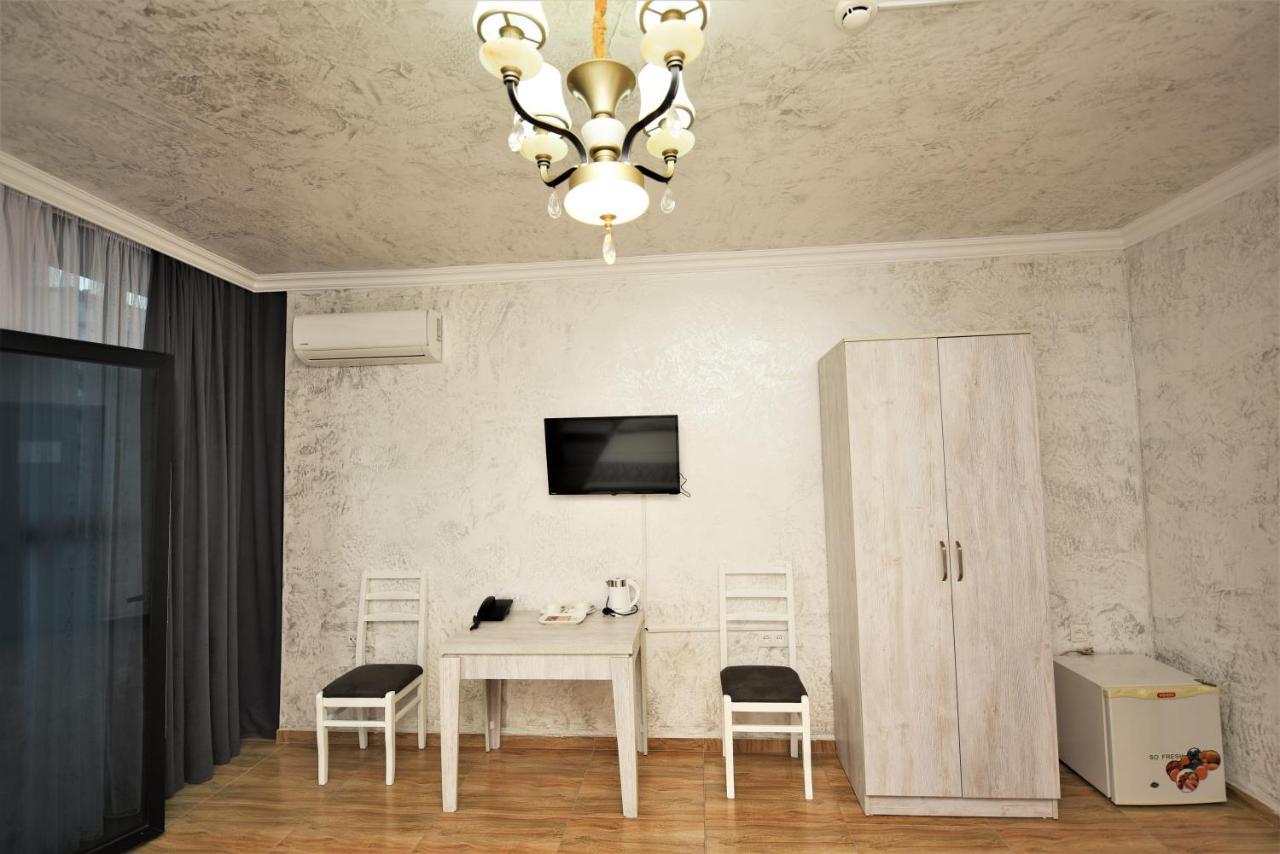Kazbegi Hotel Батуми Екстериор снимка